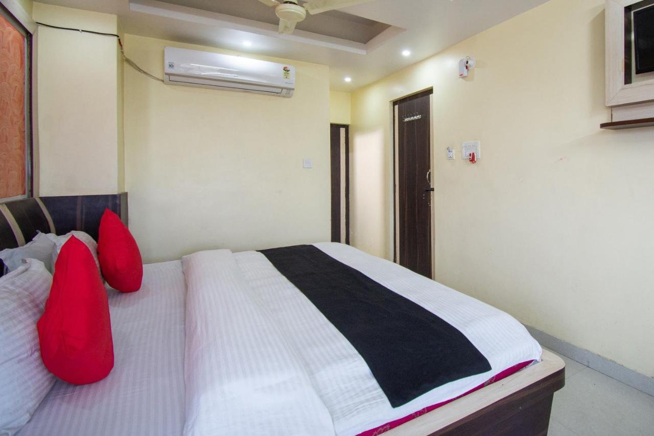 Capital O 67892 Hotel Sujata Tarapith Eksteriør billede