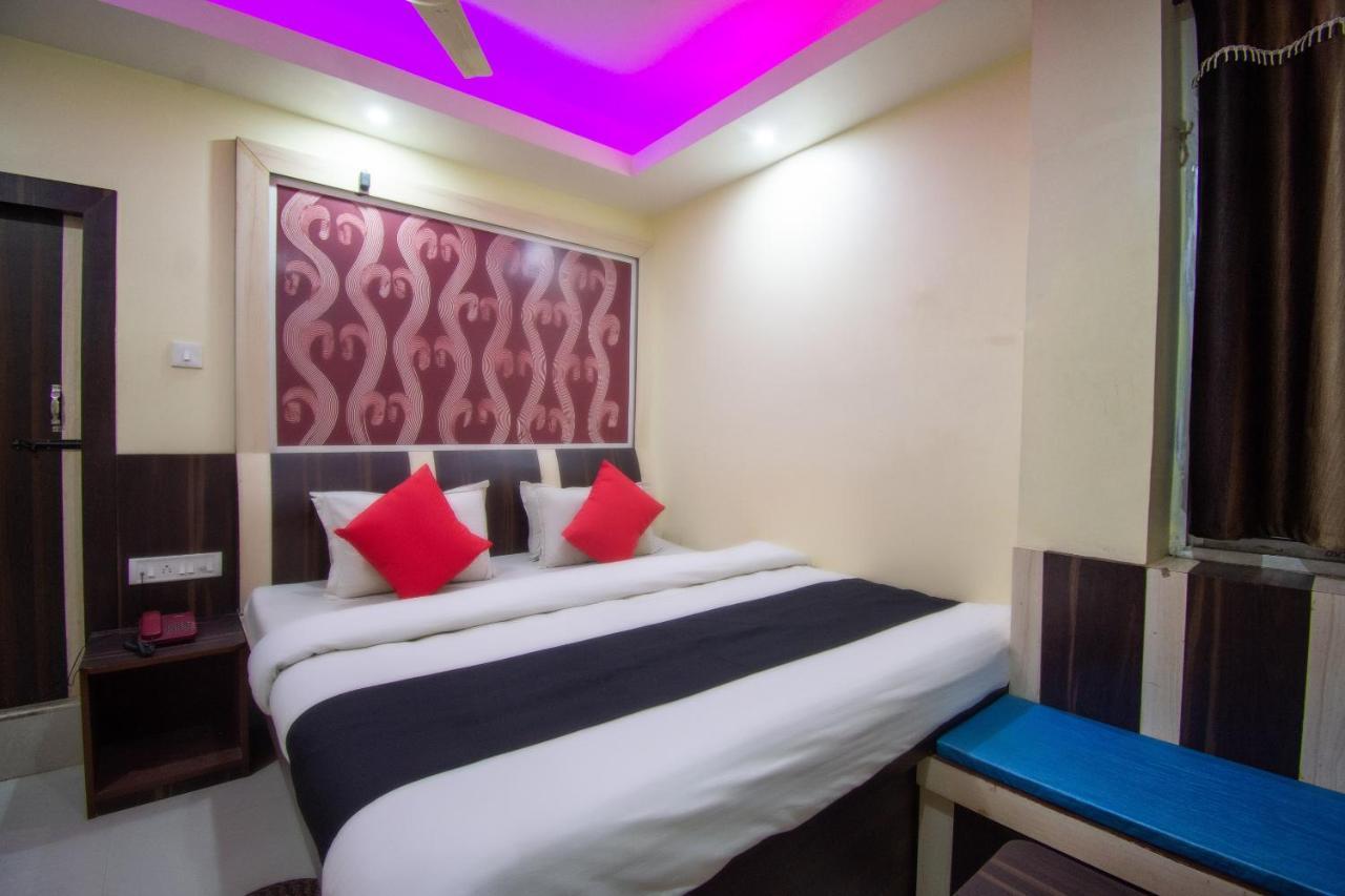 Capital O 67892 Hotel Sujata Tarapith Eksteriør billede