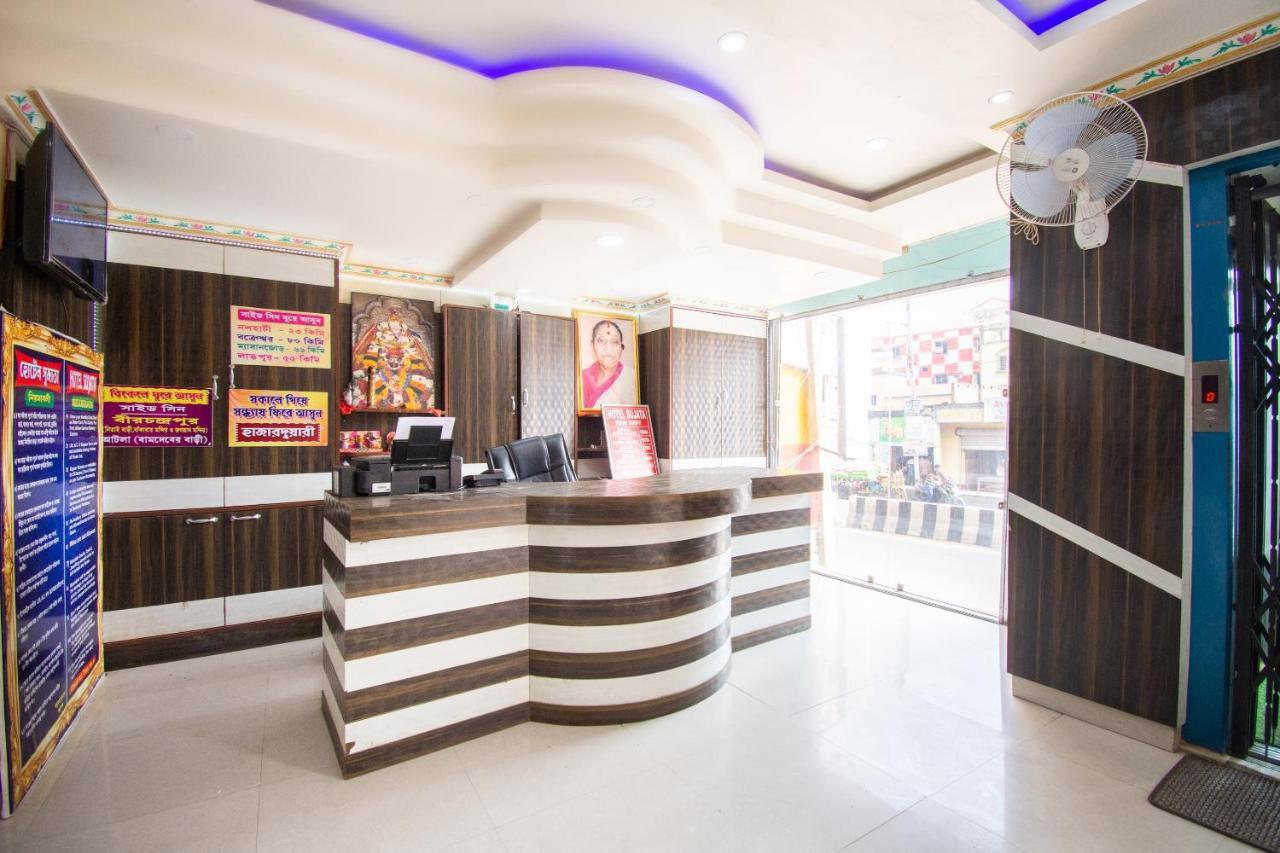 Capital O 67892 Hotel Sujata Tarapith Eksteriør billede